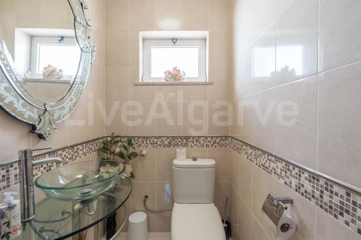 Image No.17-3 Bed House for sale