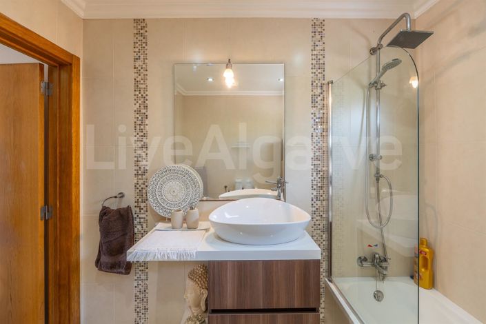 Image No.22-3 Bed House for sale