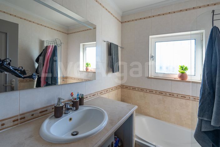 Image No.30-3 Bed House for sale