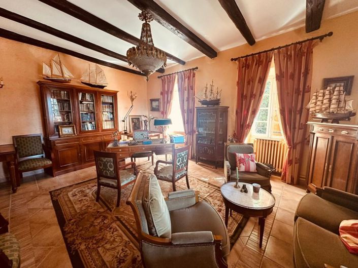 Image No.15-6 Bed House for sale