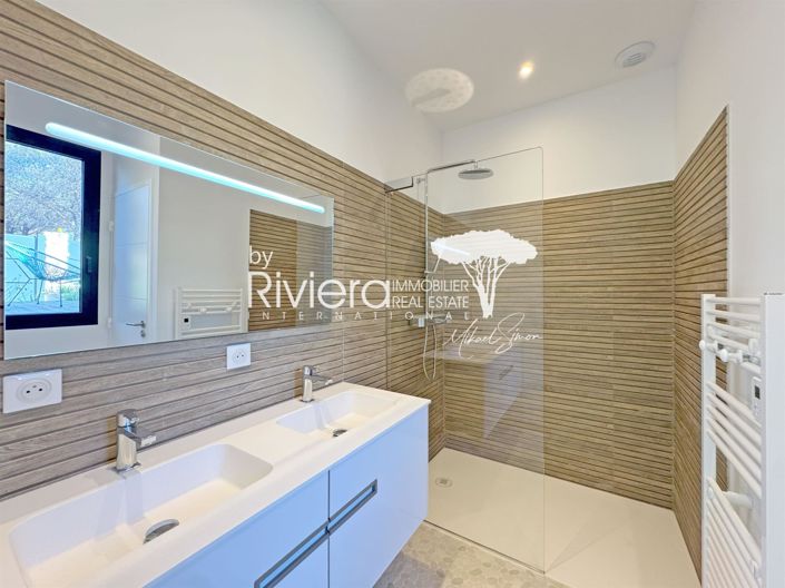 Image No.20-4 Bed House for sale