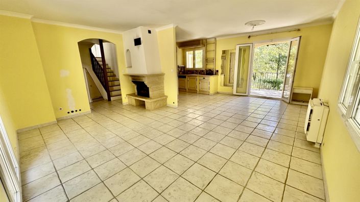 Image No.10-5 Bed House for sale