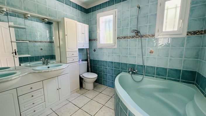 Image No.19-5 Bed House for sale