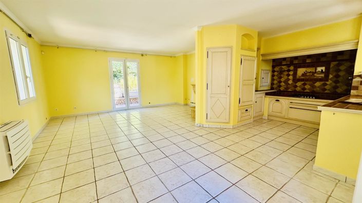 Image No.9-5 Bed House for sale