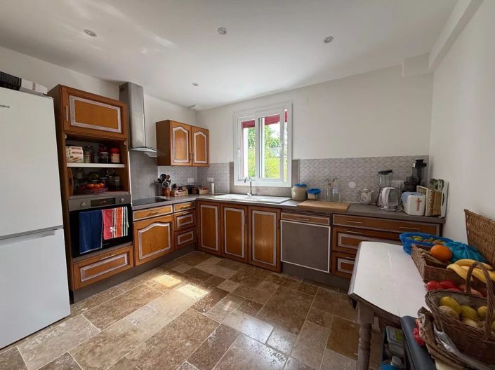 Image No.6-6 Bed House for sale