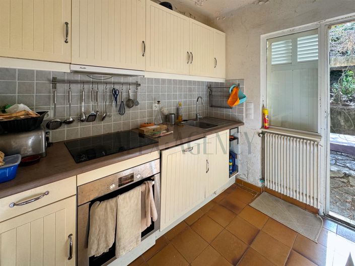 Image No.6-5 Bed House for sale