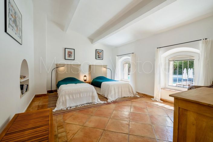 Image No.24-5 Bed House for sale