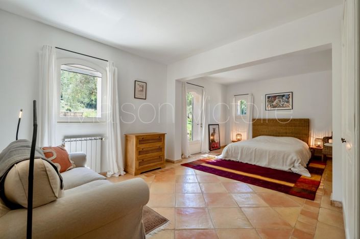 Image No.25-5 Bed House for sale