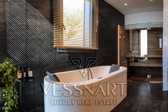 Image No.24-5 Bed House for sale