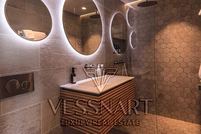 Image No.25-5 Bed House for sale