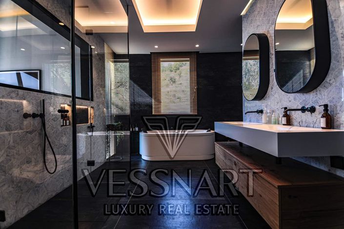 Image No.26-5 Bed House for sale