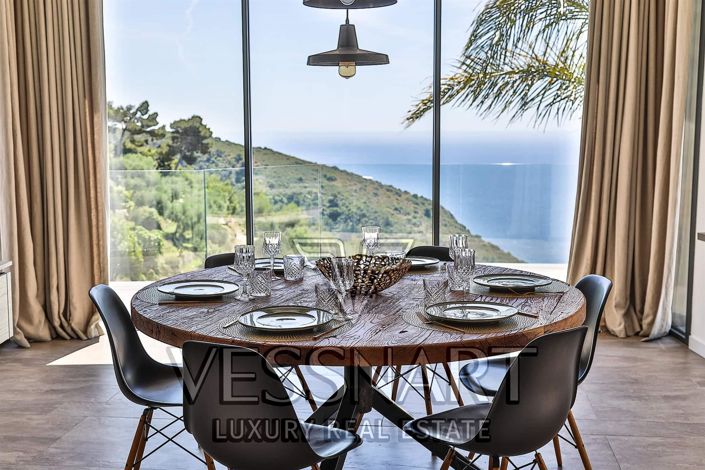 Image No.8-5 Bed House for sale