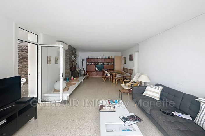 Image No.10-8 Bed House for sale