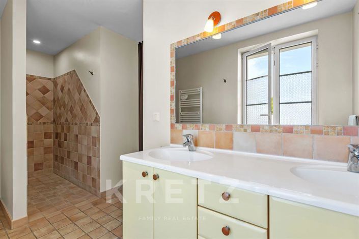 Image No.13-5 Bed House for sale