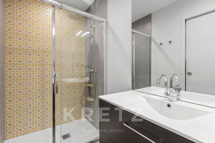 Image No.7-5 Bed House for sale