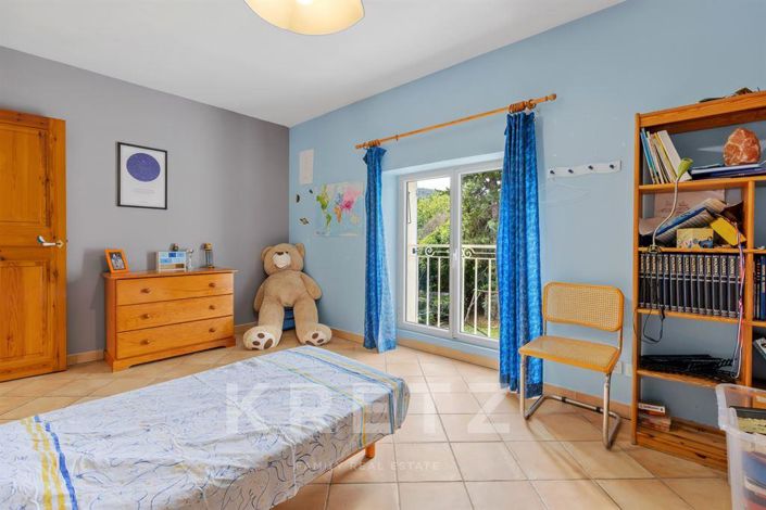 Image No.9-5 Bed House for sale