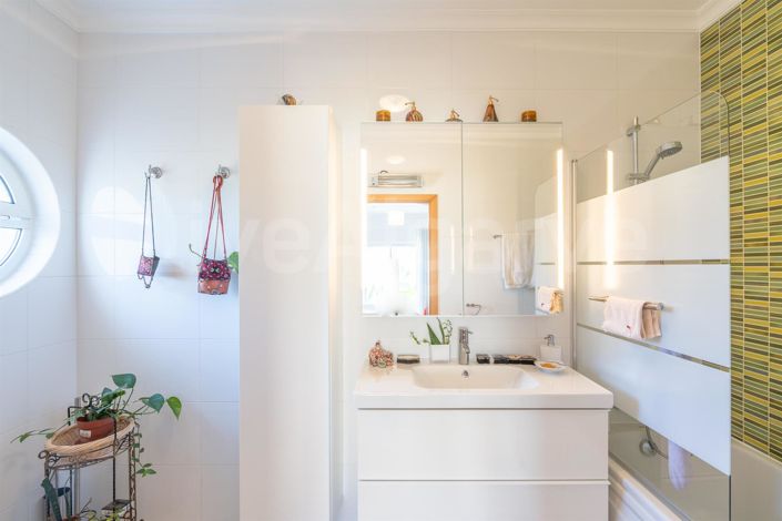 Image No.17-3 Bed House for sale