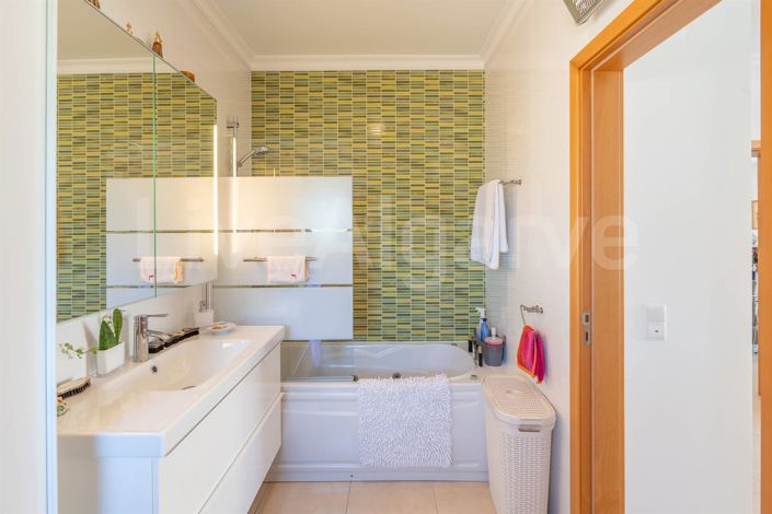 Image No.18-3 Bed House for sale