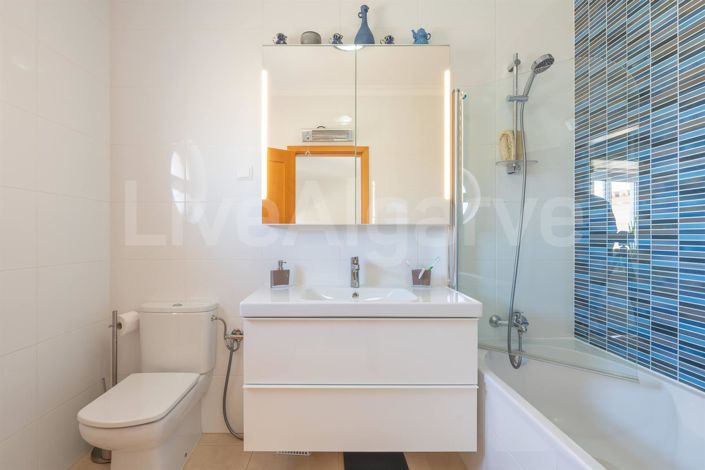 Image No.26-3 Bed House for sale