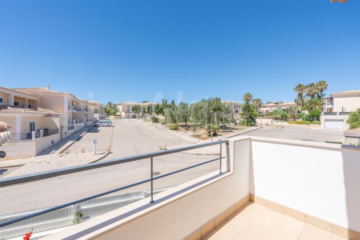 Image No.32-3 Bed House for sale