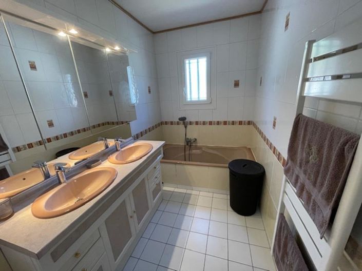 Image No.9-4 Bed House for sale