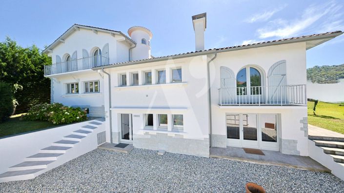 Image No.1-4 Bed Property for sale