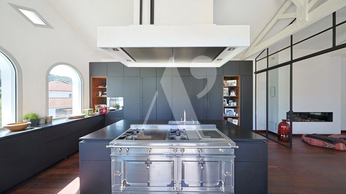 Image No.5-4 Bed Property for sale