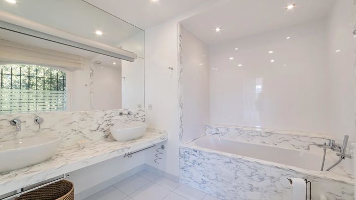 Image No.12-4 Bed House for sale