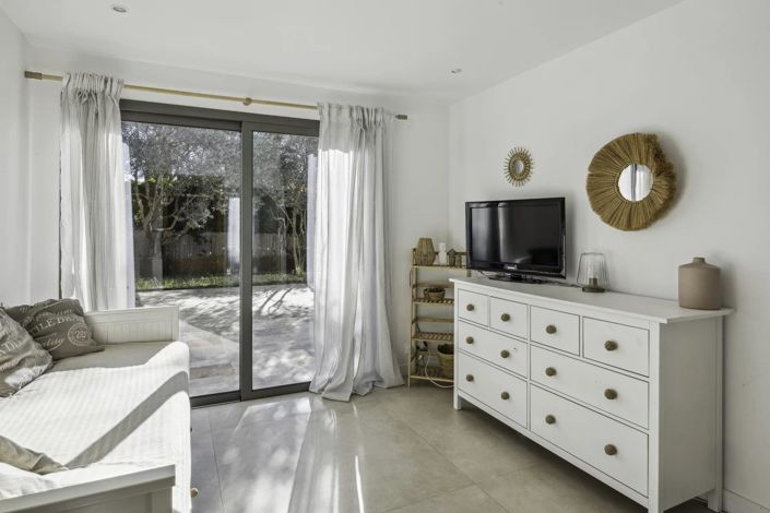 Image No.13-5 Bed House for sale