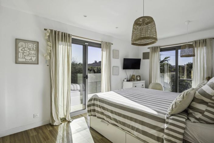 Image No.15-5 Bed House for sale