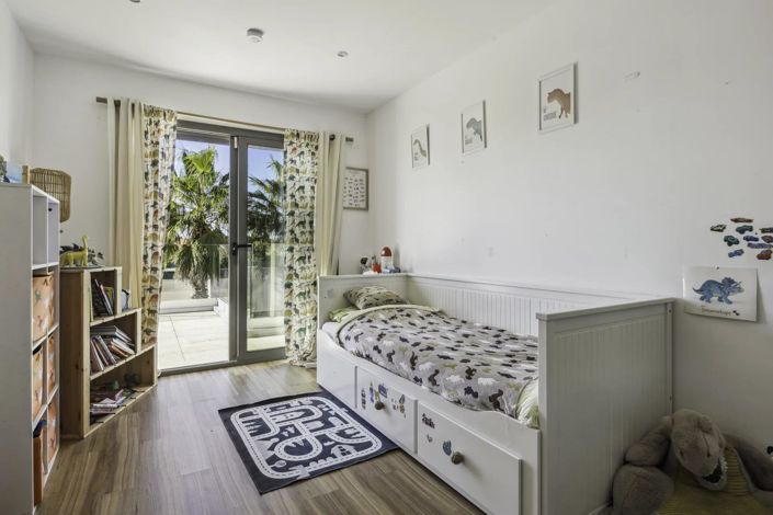 Image No.17-5 Bed House for sale