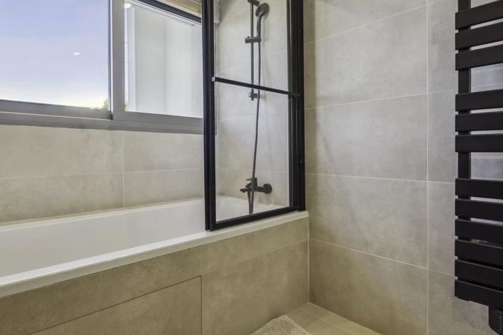 Image No.19-5 Bed House for sale