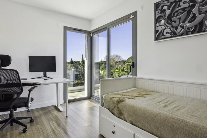 Image No.20-5 Bed House for sale