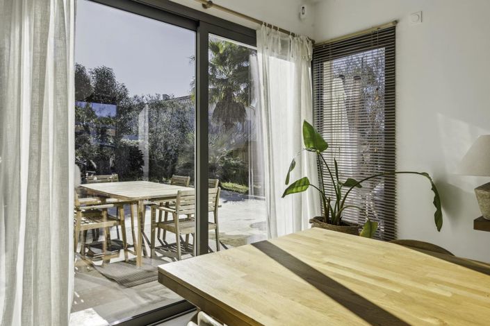 Image No.8-5 Bed House for sale