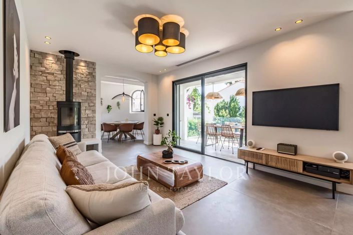 Image No.9-4 Bed House for sale