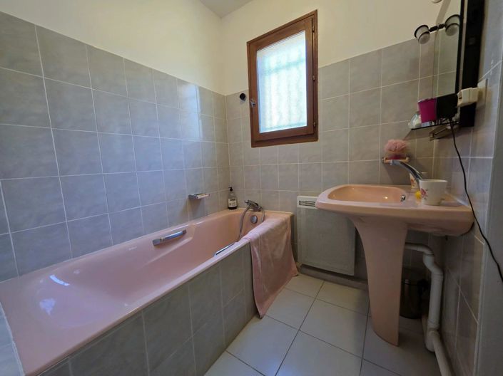 Image No.8-3 Bed House for sale