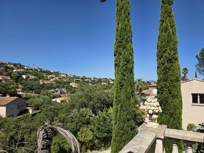 Image No.9-3 Bed House for sale