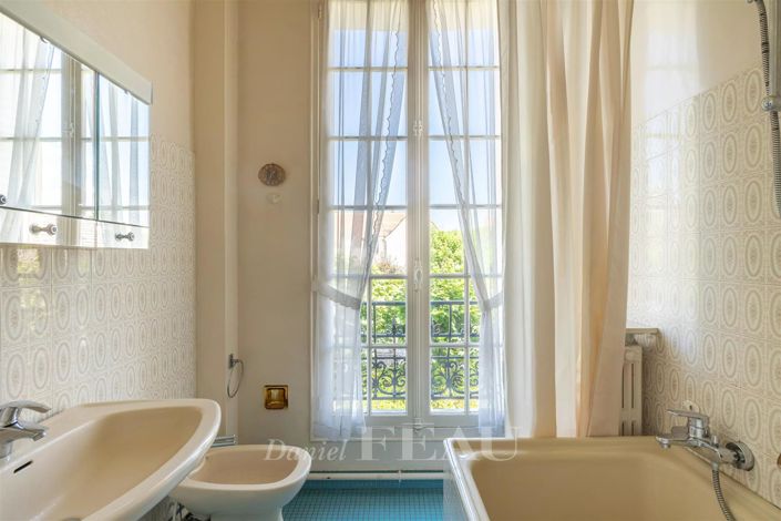 Image No.16-5 Bed House for sale