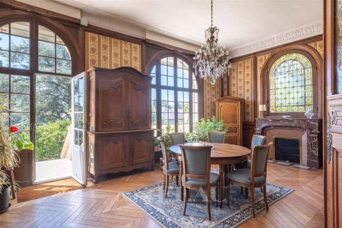 Image No.6-5 Bed House for sale