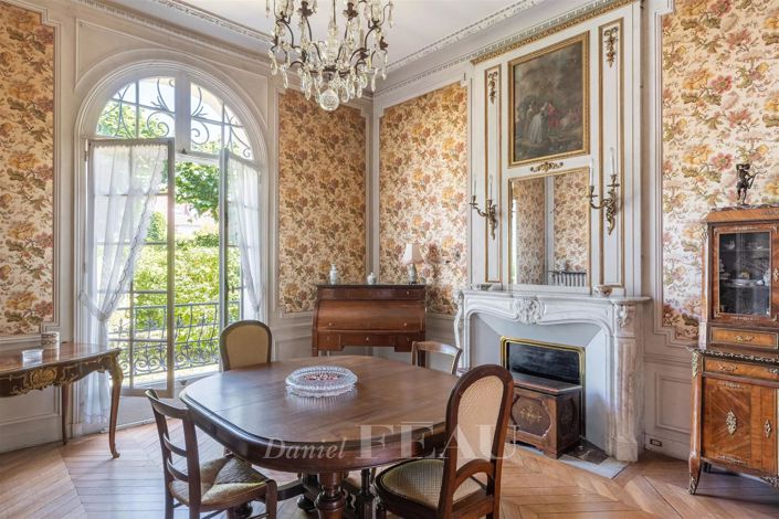 Image No.8-5 Bed House for sale