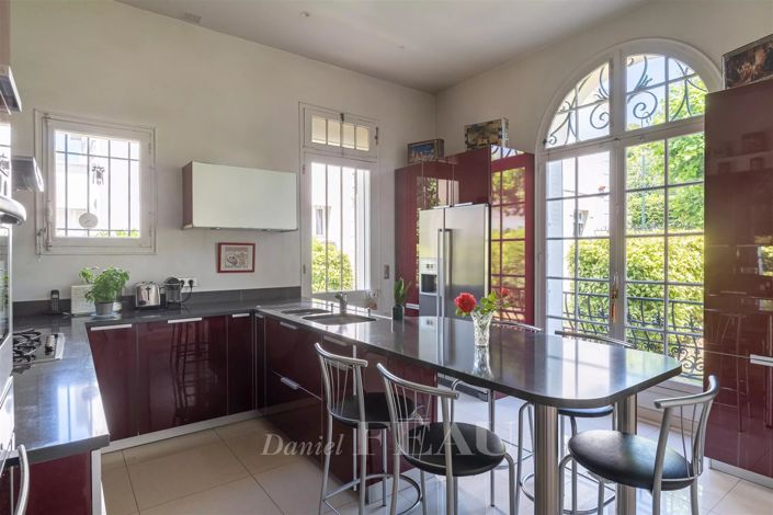 Image No.9-5 Bed House for sale