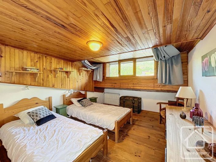 Image No.12-14 Bed Property for sale