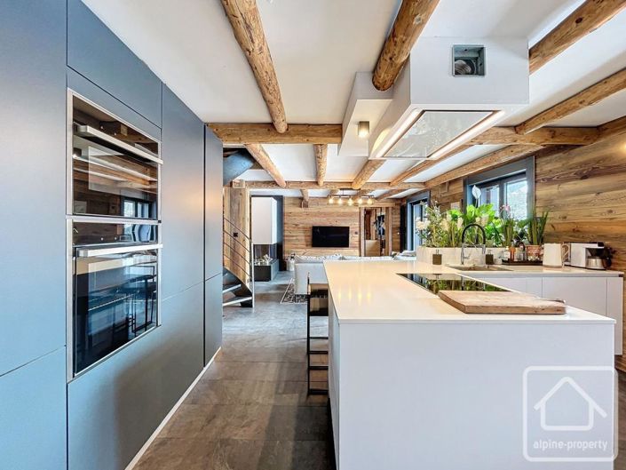 Image No.19-14 Bed Property for sale