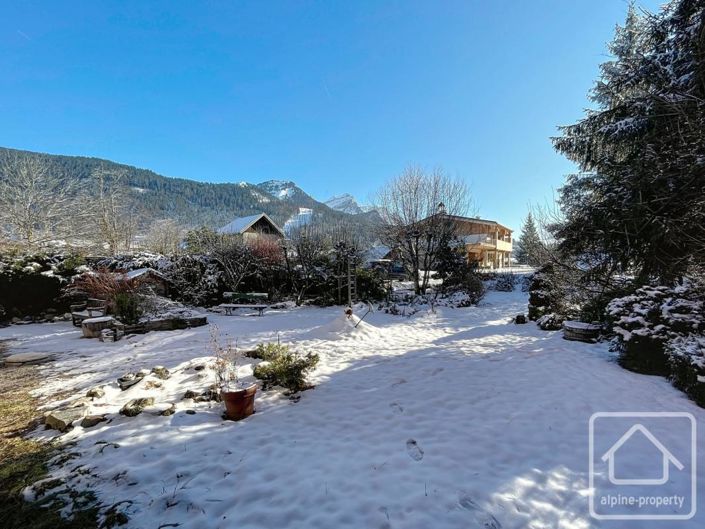 Image No.33-14 Bed Property for sale