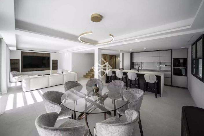 Image No.6-5 Bed House for sale