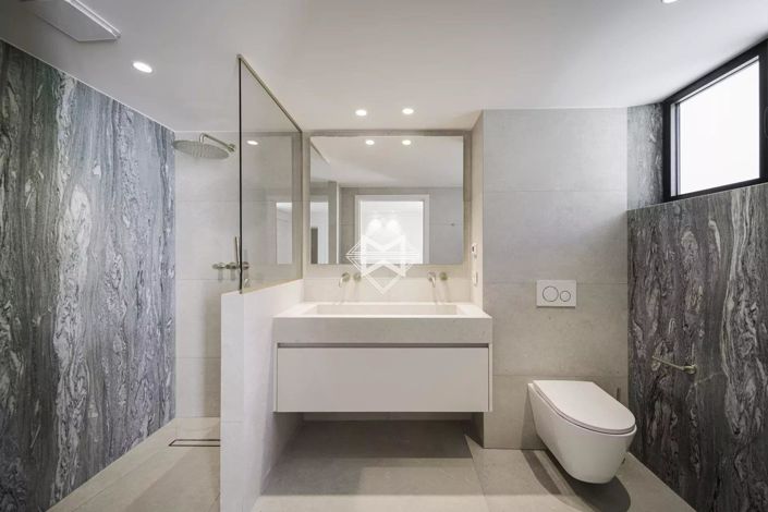 Image No.9-5 Bed House for sale