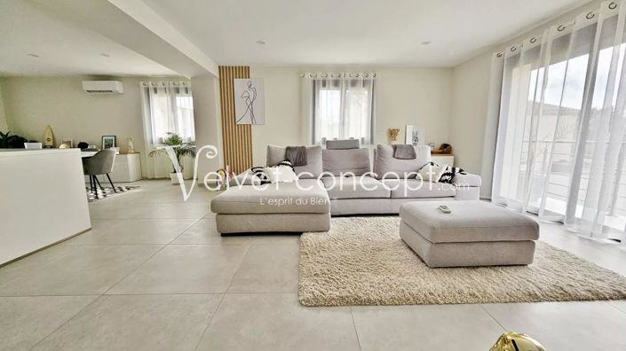 Image No.1-5 Bed House for sale