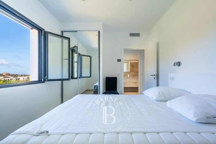 Image No.11-6 Bed House for sale