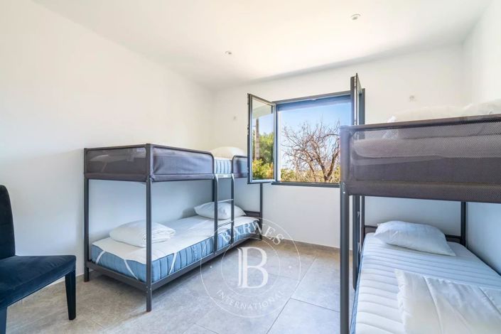 Image No.14-6 Bed House for sale