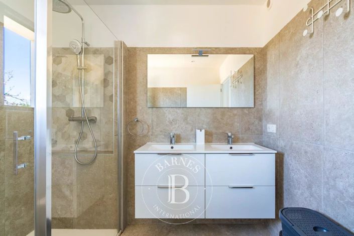 Image No.15-6 Bed House for sale